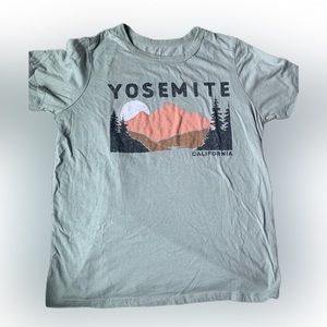 Yosemite women’s T-shirt. Size Medium